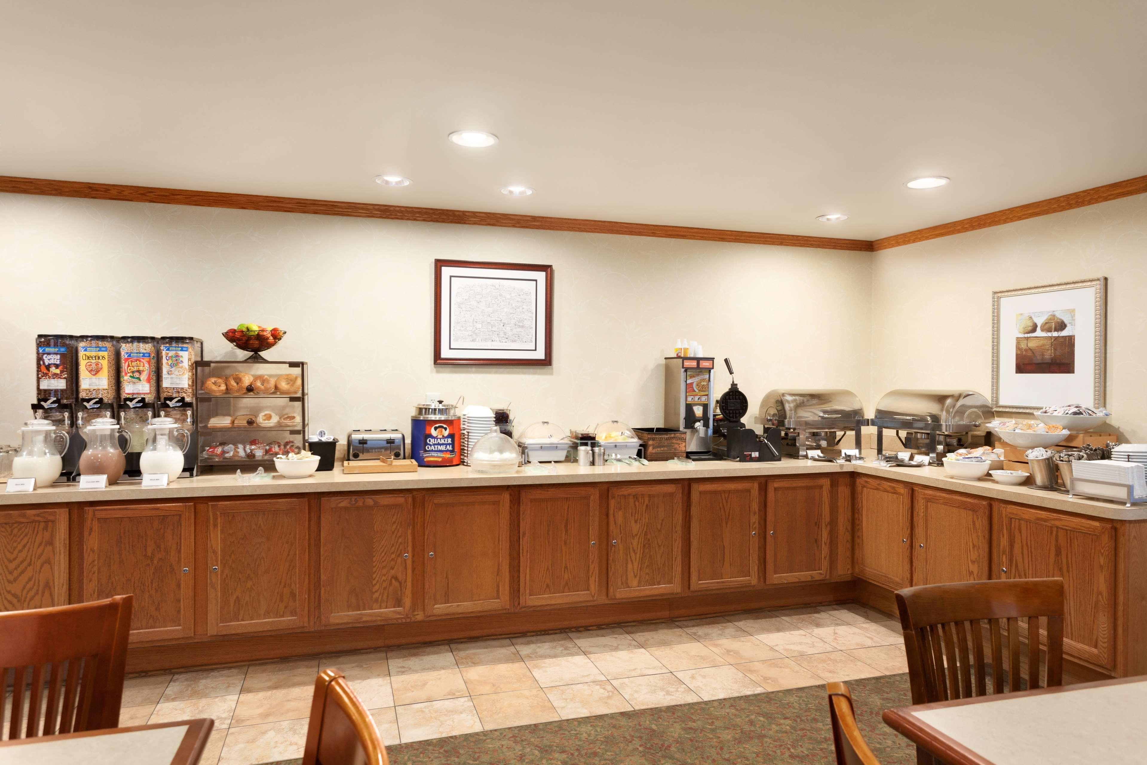 Hotel Country & By Radisson, Carlisle, Pa