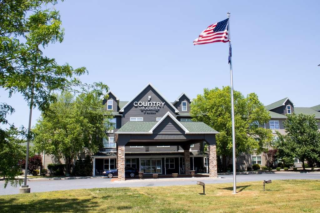 Hotel Country & By Radisson, Carlisle, Pa
